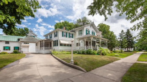 Carriage House Bed & Breakfast